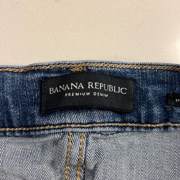Banana Republic light blue premium denim mid-rise jean shorts - Picture 8 of 9